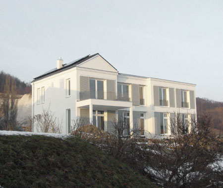 Neubau eines Mehrfamilienauses mit Bürofläche auf Rügen als Passivhaus Neubau eines Mehrfamilienauses mit Bürofläche auf Rügen als Passivhaus